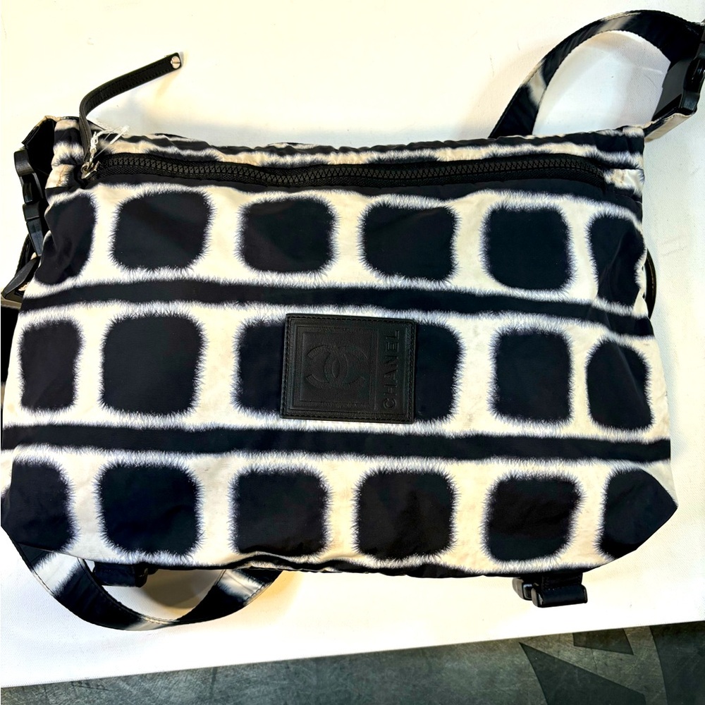Chanel Messenger Bag - Picture 3 of 16
